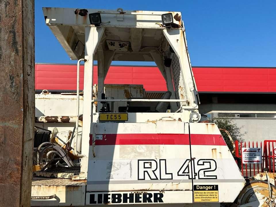 Liebherr RL42B Photo 6