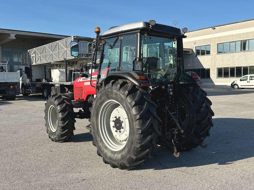 Massey Ferguson 4455 4X4 Photo 3