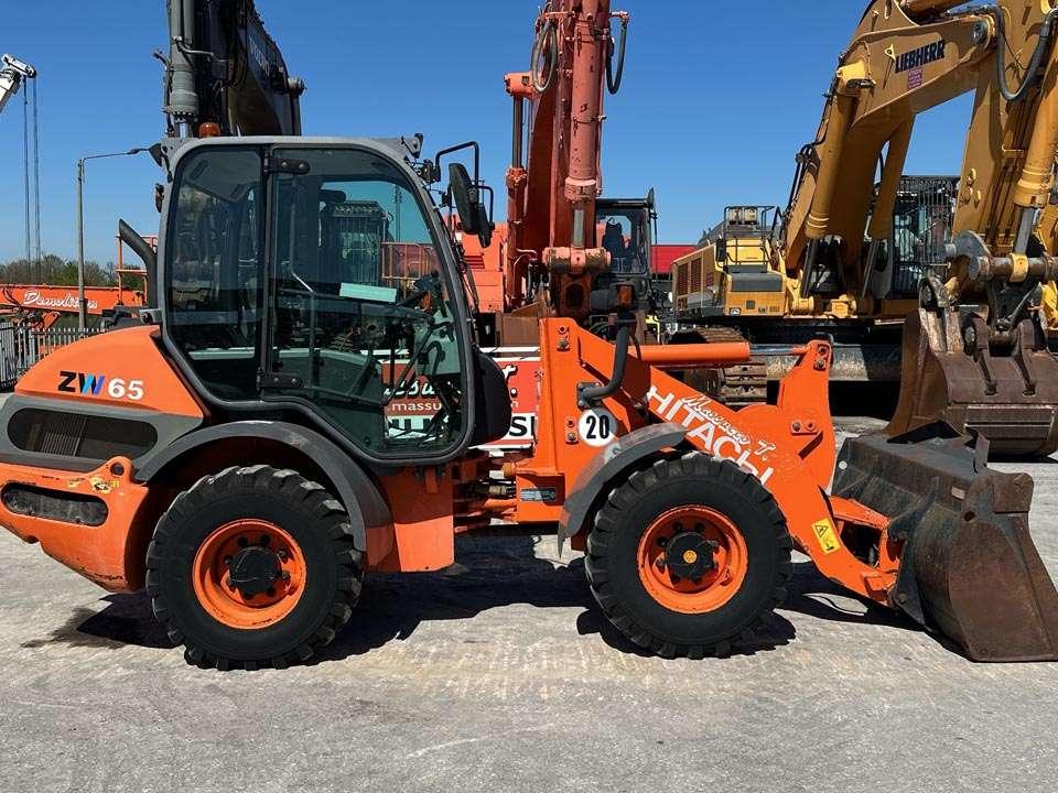 Hitachi ZW65 Photo 19
