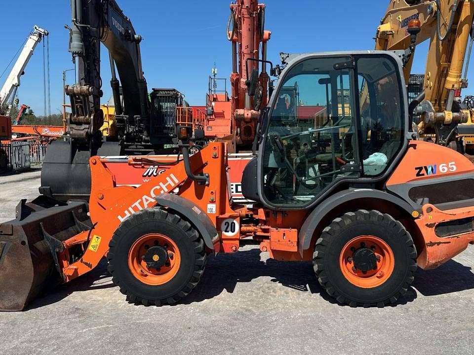 Hitachi ZW65 Photo 2