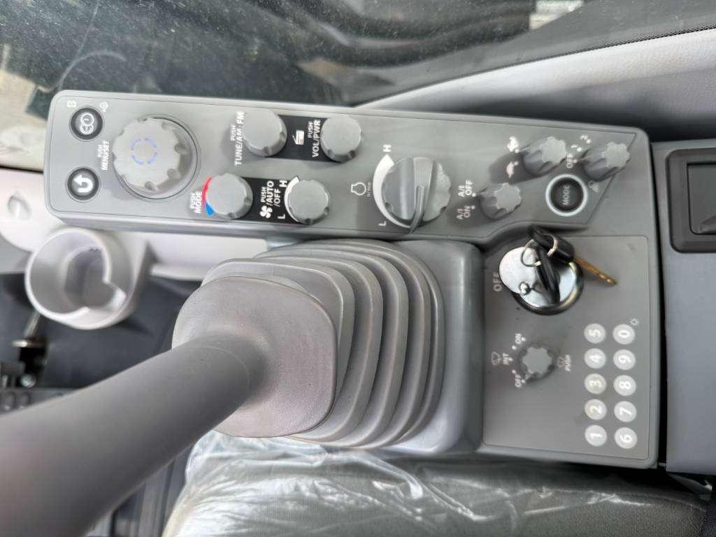 Hitachi ZX70-LCH - Hammer Lines / Isuzu Engine Photo 10