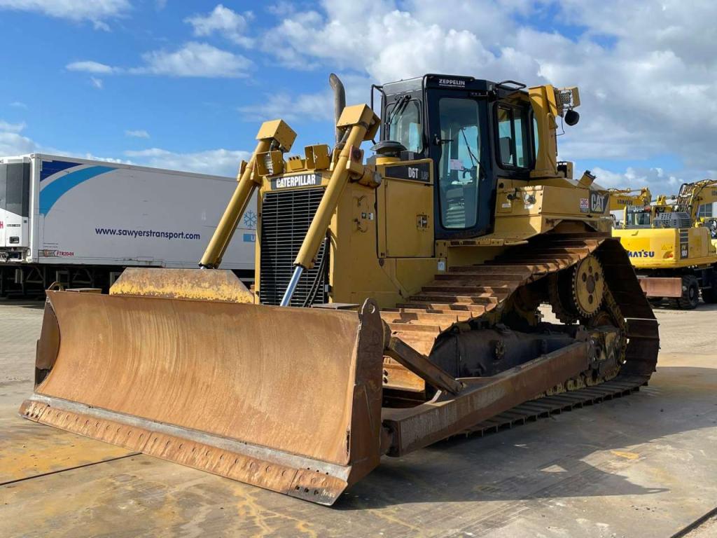 Caterpillar D6TLGP Photo 2