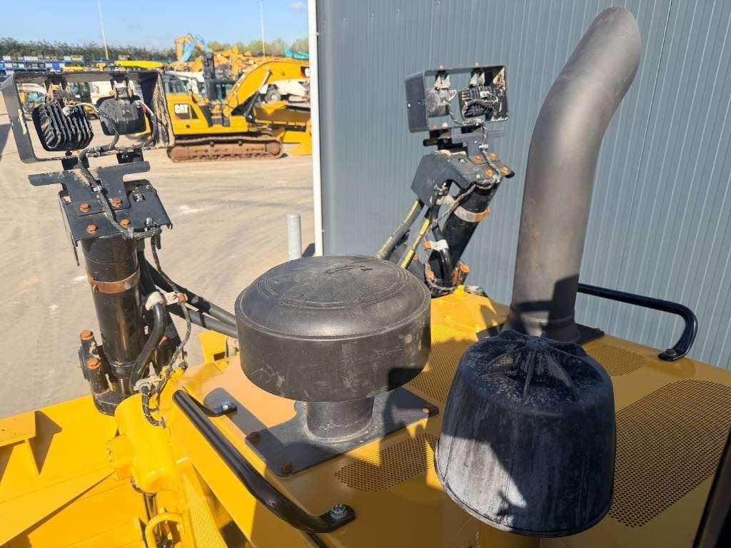 Caterpillar D6T XL Photo 15