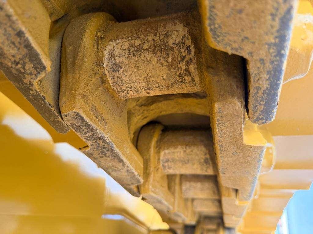 Caterpillar D6T XL Photo 22