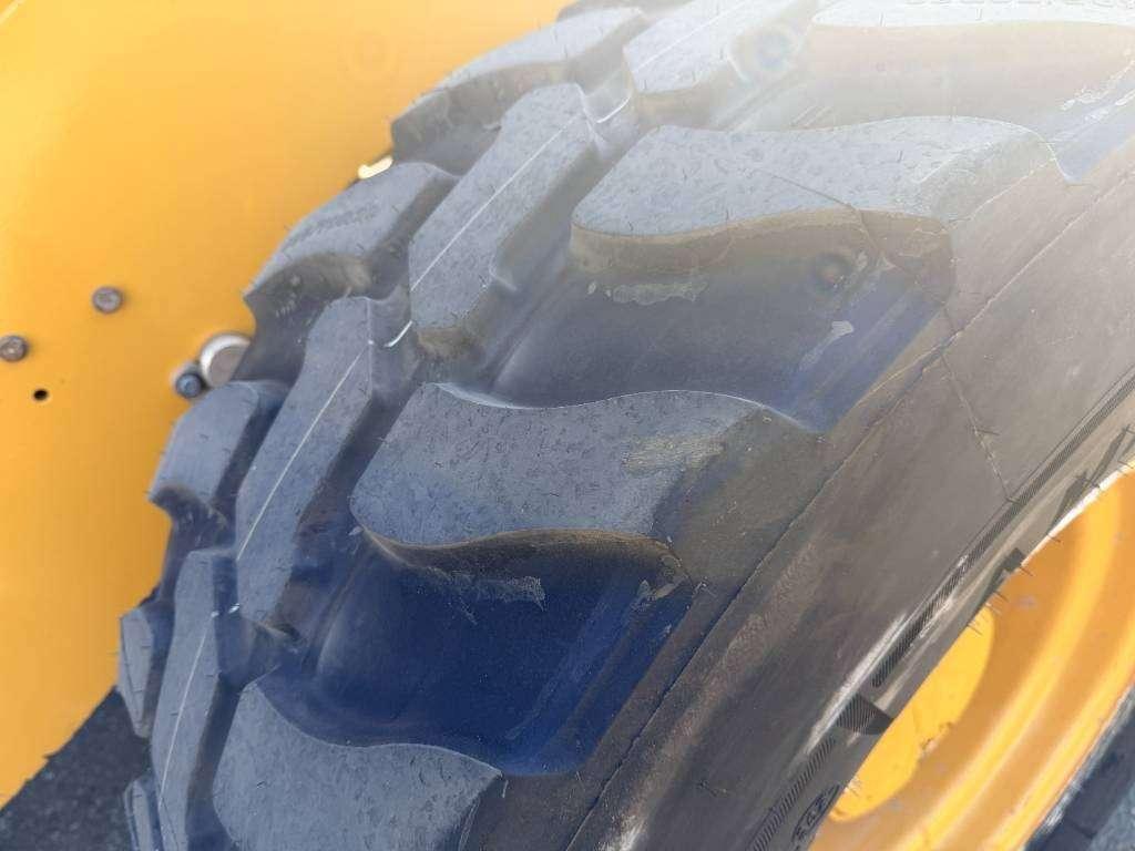 Caterpillar 908M | NEW TYRES Photo 10