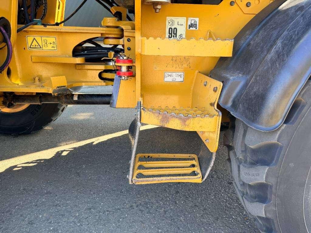 Caterpillar 908M | NEW TYRES Photo 12