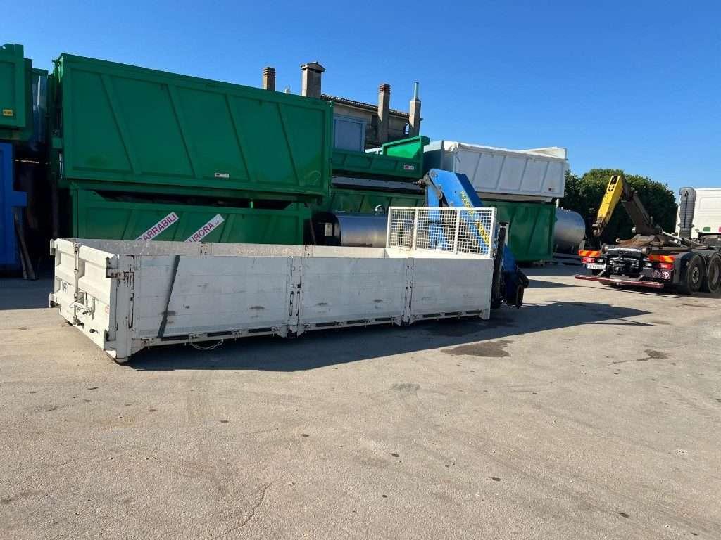 Palfinger SCARRABILE A PIANALE CON SPONDE E GRU Photo 2