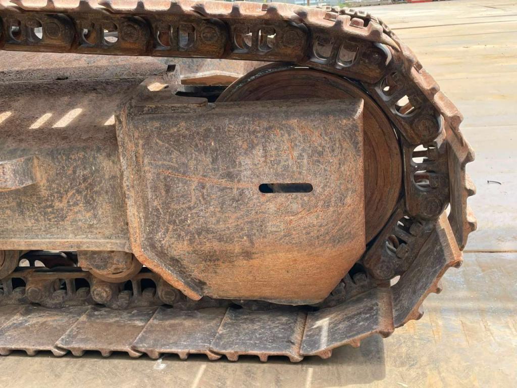 Hitachi ZX210LC-6 Photo 16
