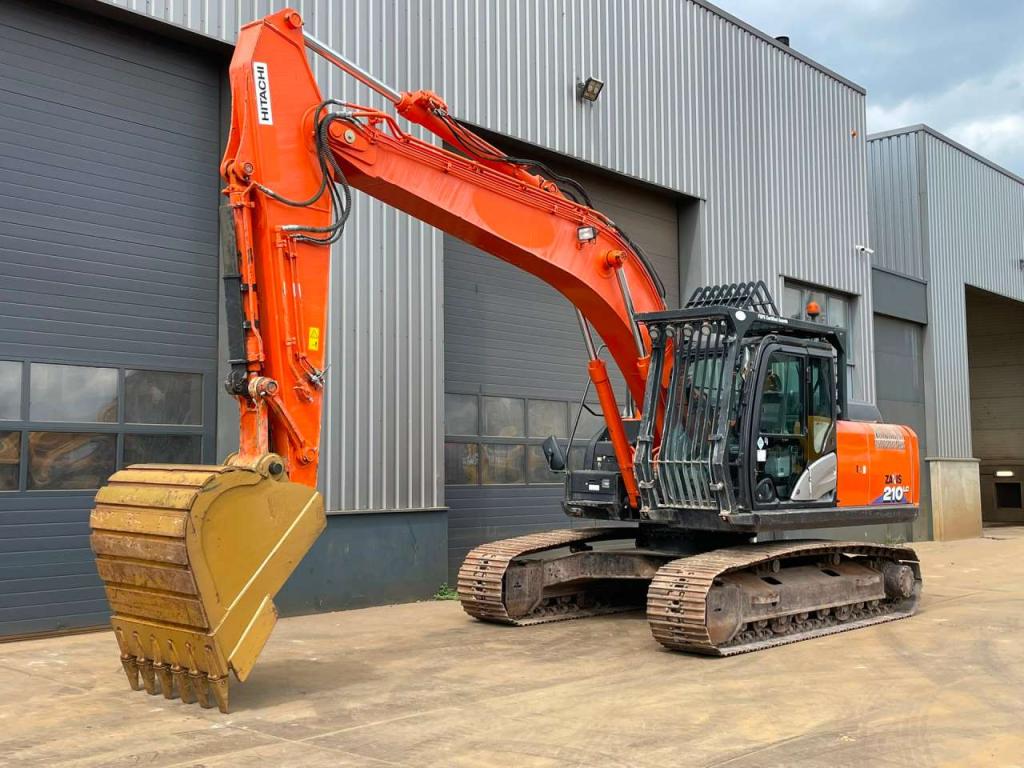 Hitachi ZX210LC-6 Photo 2