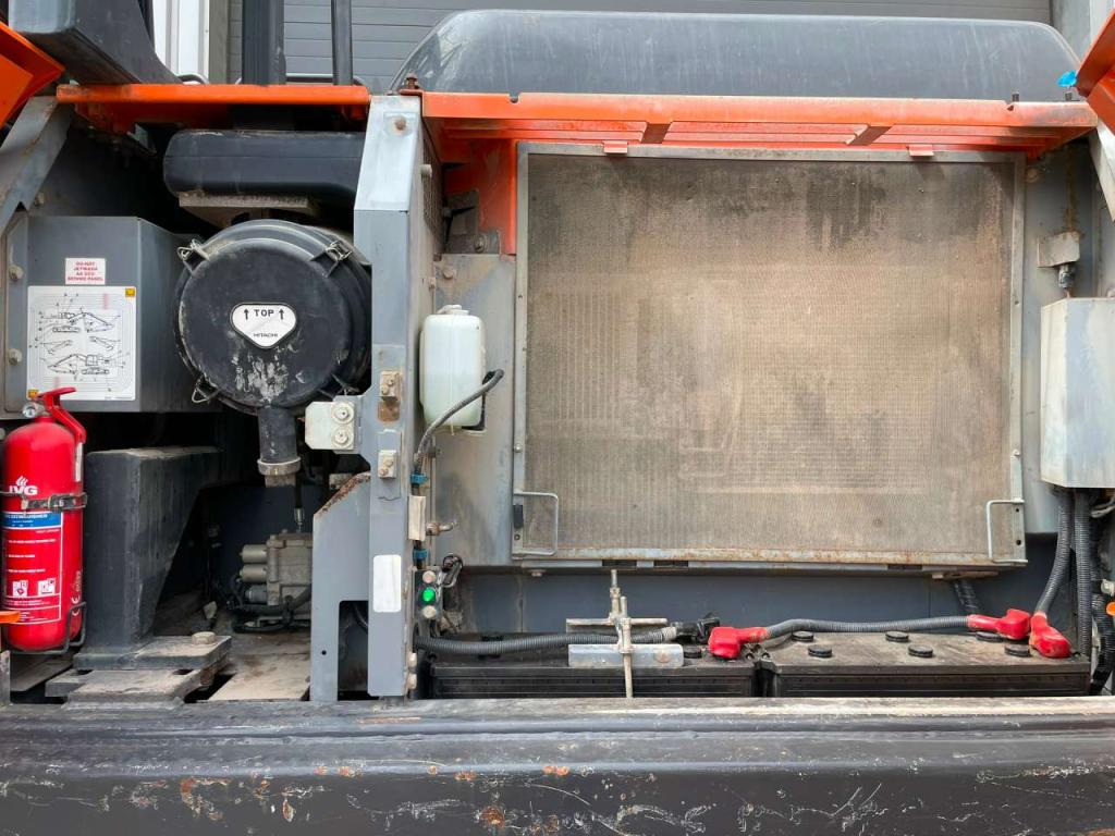 Hitachi ZX210LC-6 Photo 29