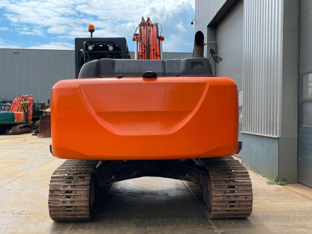 Hitachi ZX210LC-6 Photo 4