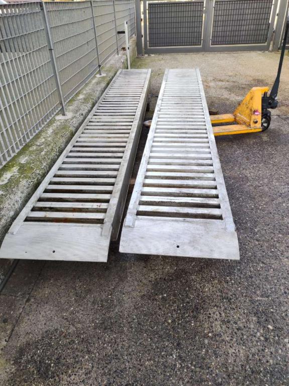 Loading ramp Photo 1