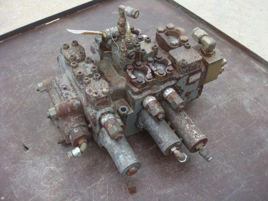 Hydraulic distributor for Hitachi ZW310 Photo 4