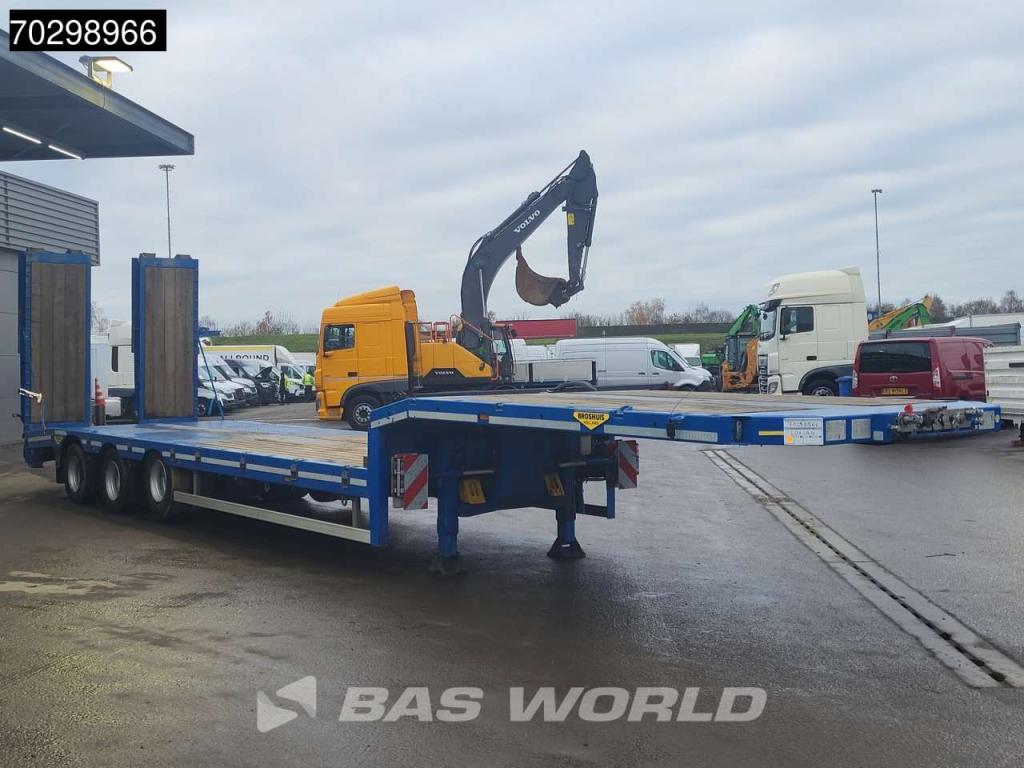Broshuis 3ASD-18-30/0 Lift + Steering Axle Hydraulic Ramps Photo 5
