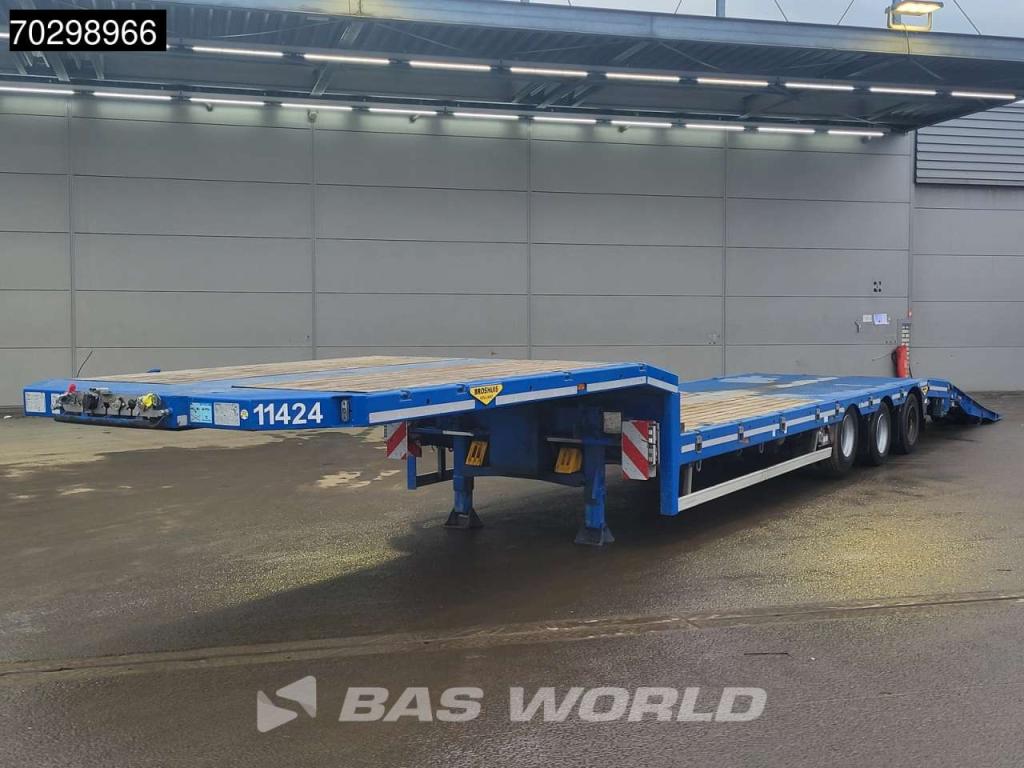 Broshuis 3ASD-18-30/0 Lift + Steering Axle Hydraulic Ramps Photo 6