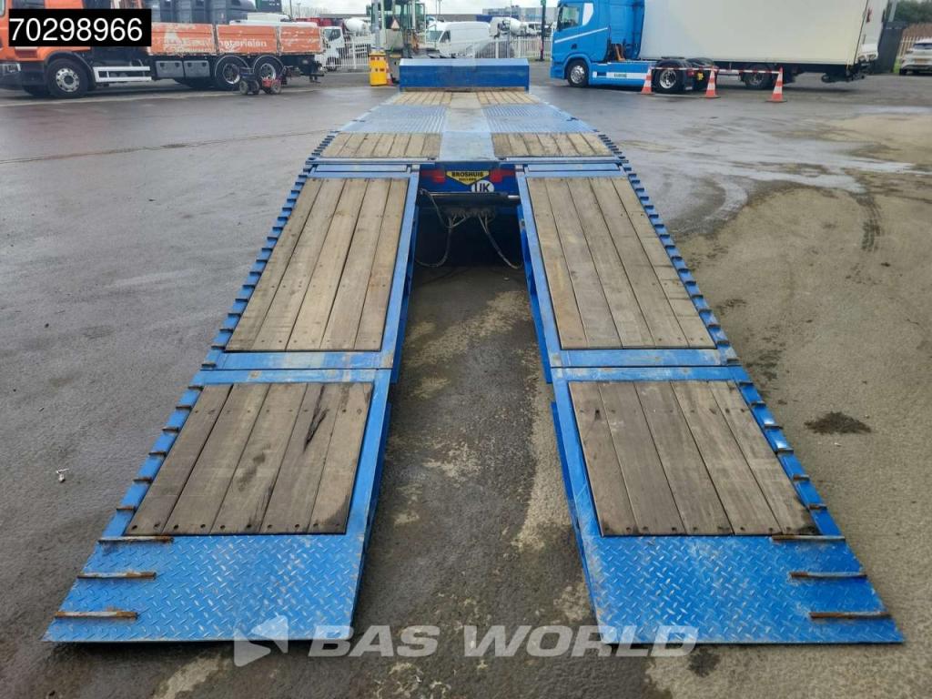 Broshuis 3ASD-18-30/0 Lift + Steering Axle Hydraulic Ramps Photo 9