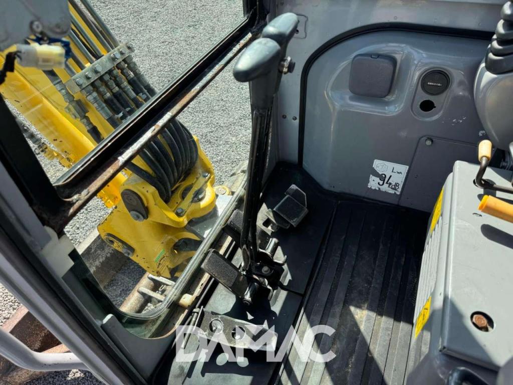 New Holland E35.2SR Photo 9