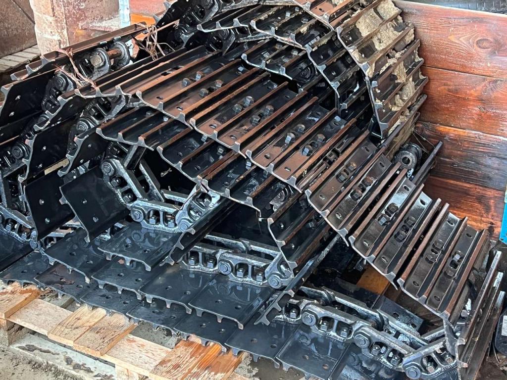 Chain for Komatsu PC88MR-6 Photo 2