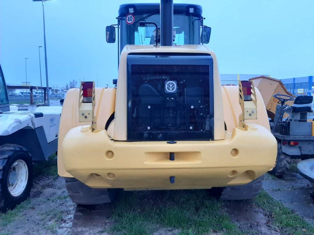 New Holland W190C Photo 2