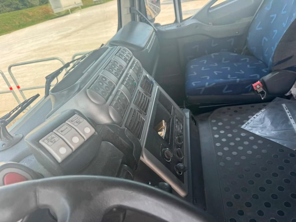 Iveco STRALIS 420 Photo 12