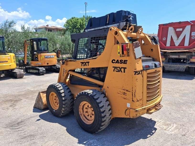 Case 75XT Photo 3