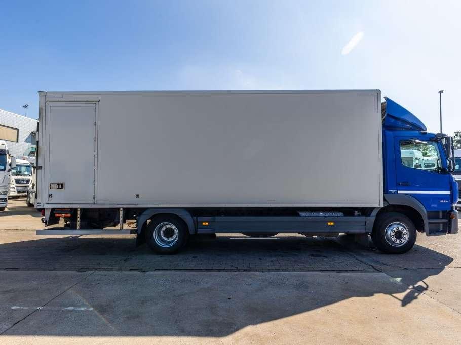 Mercedes-Benz ATEGO 1524 L + DHOLLANDIA 2T. Photo 3