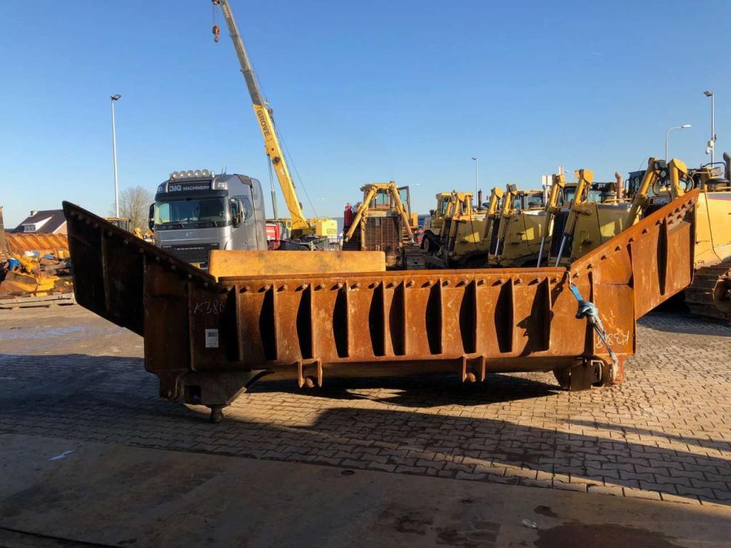 Caterpillar D9U Blade Photo 11