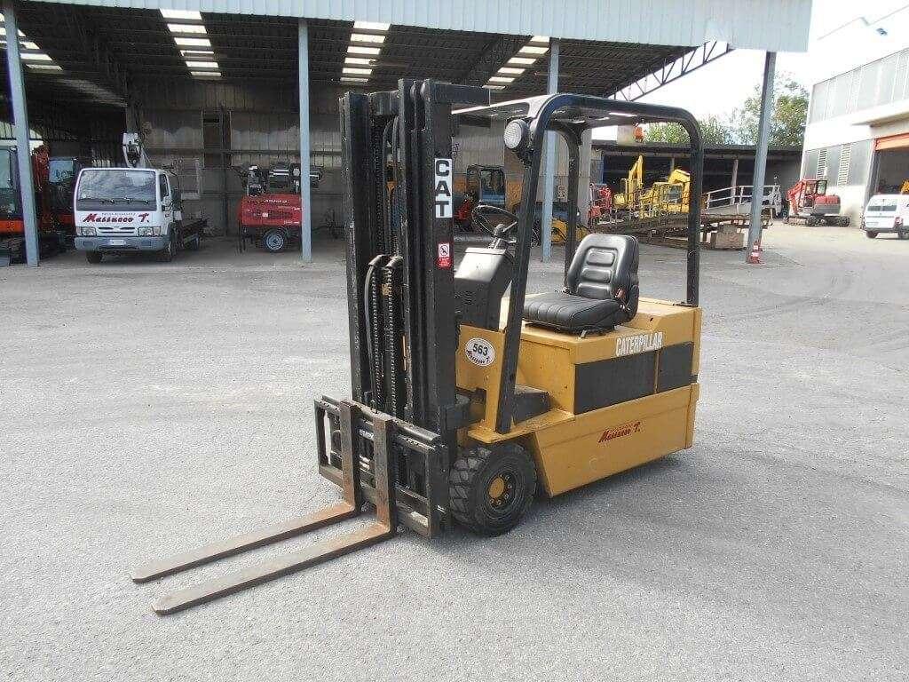 Caterpillar F35 Photo 1