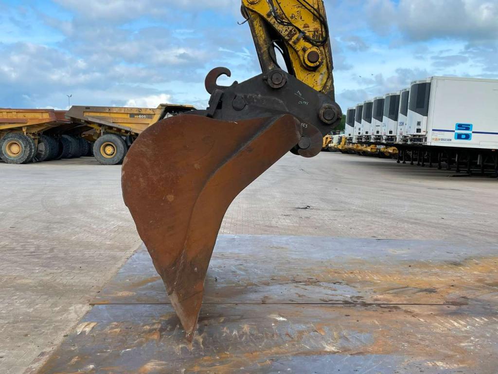 Komatsu PC490LC-11E0 Photo 10
