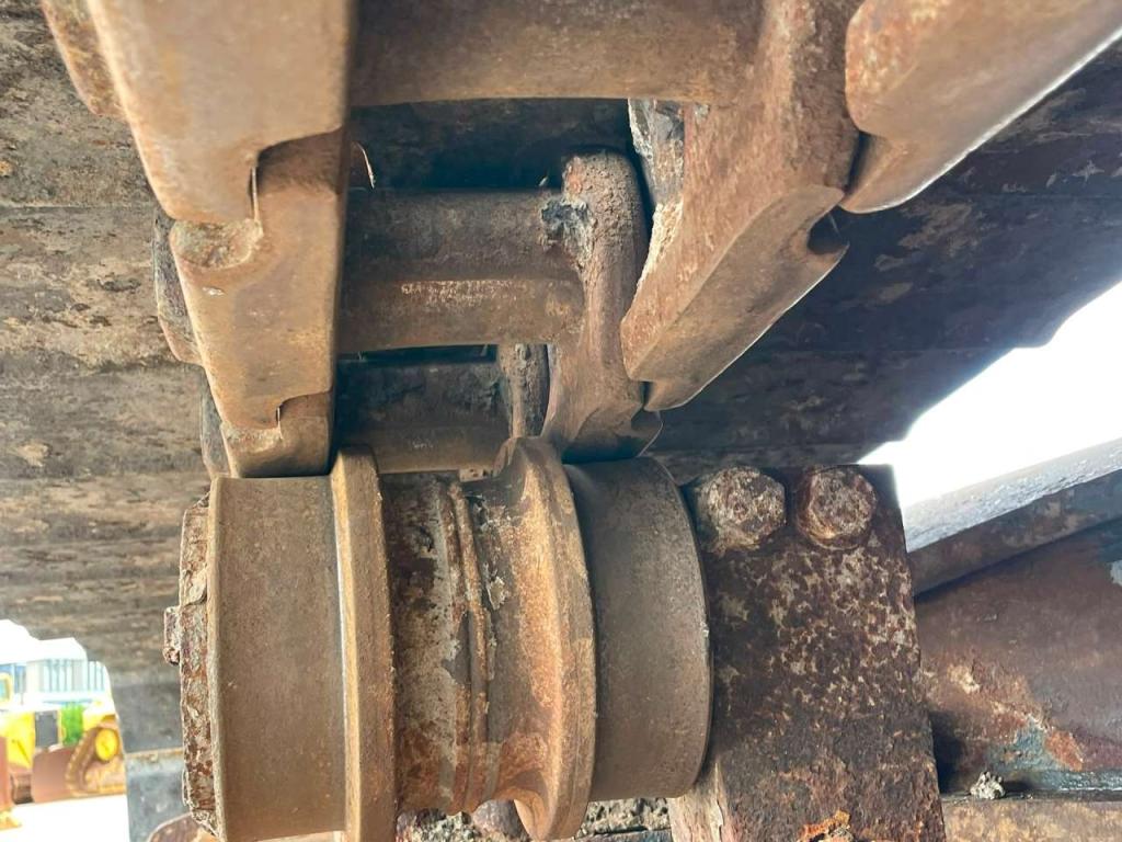 Komatsu PC490LC-11E0 Photo 15