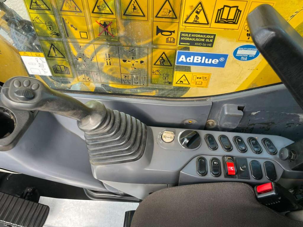Komatsu PC490LC-11E0 Photo 24