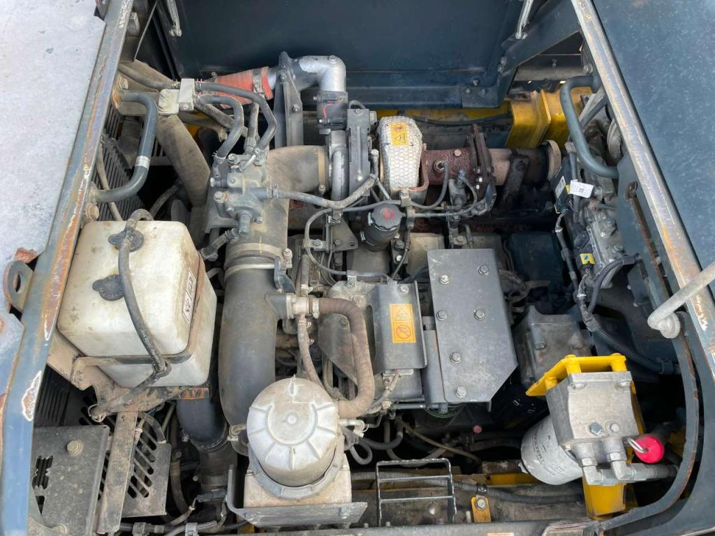 Komatsu PC490LC-11E0 Photo 29