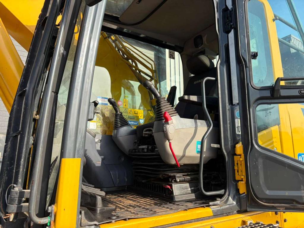 Komatsu PC490LCD-11 Photo 20