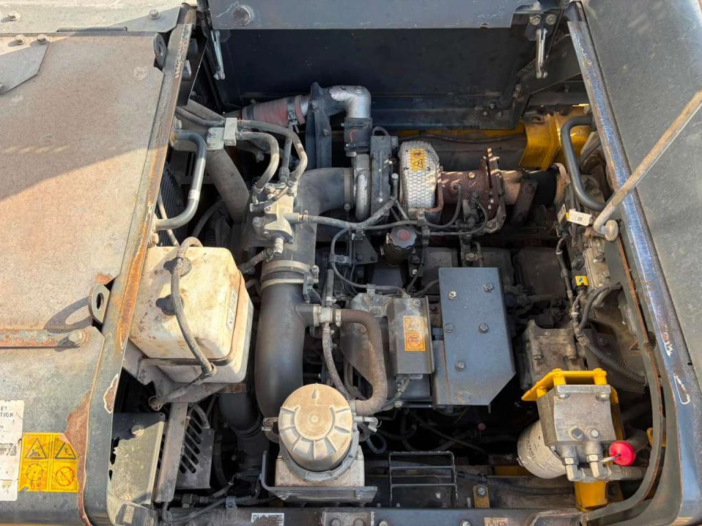 Komatsu PC490LCD-11 Photo 28
