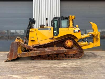 Caterpillar D8T Photo 1