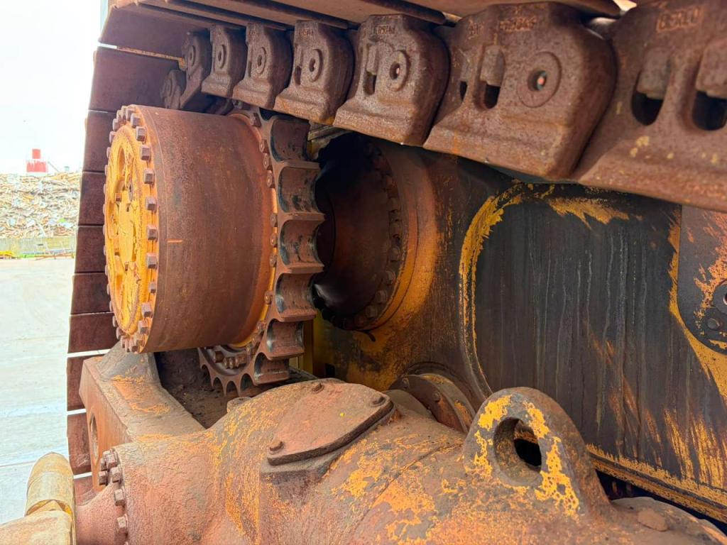 Caterpillar D8T Photo 16