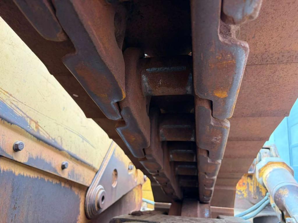 Caterpillar D8T Photo 17