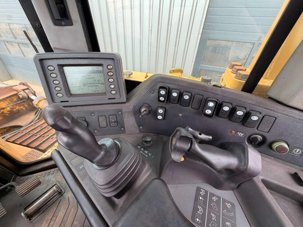 Caterpillar D8T Photo 21