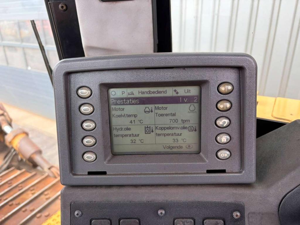 Caterpillar D8T Photo 23