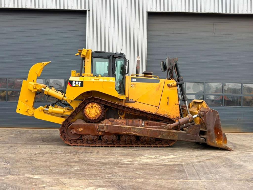 Caterpillar D8T Photo 6