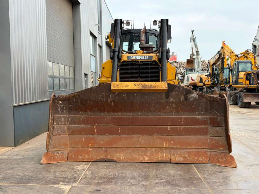 Caterpillar D8T Photo 8