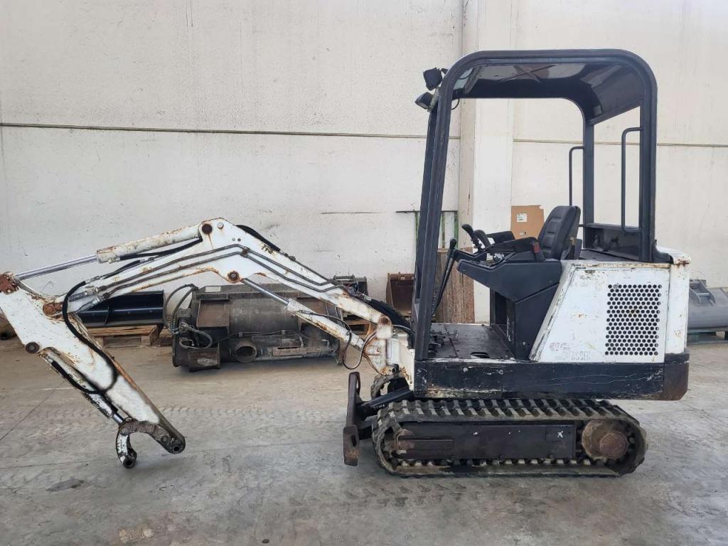 Bobcat 320 Photo 1