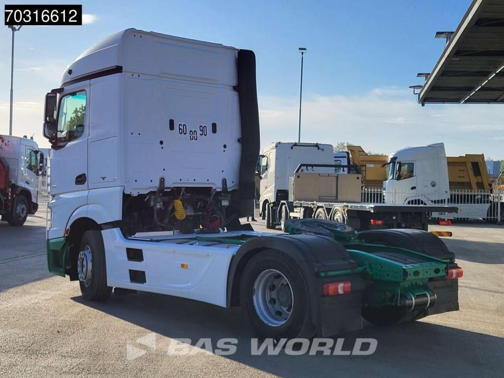 Mercedes-Benz Actros 1851 4X2 StreamSpace Retarder Photo 2