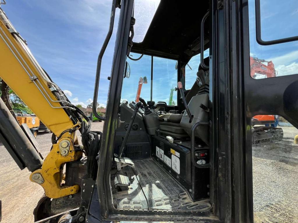 Yanmar VIO 57-6 Photo 14