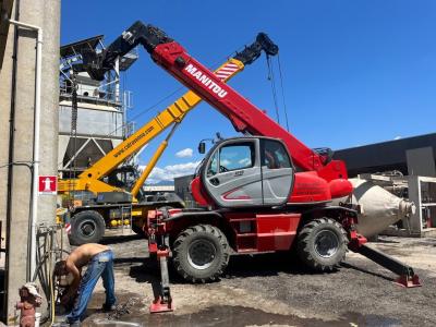 Manitou MRT 2150 PRIVILEGE sold by Cat Srl