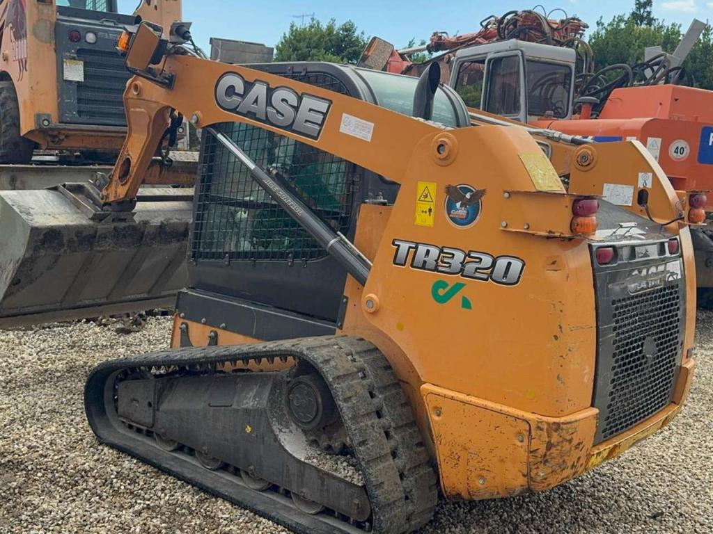 Case TR320 Photo 4