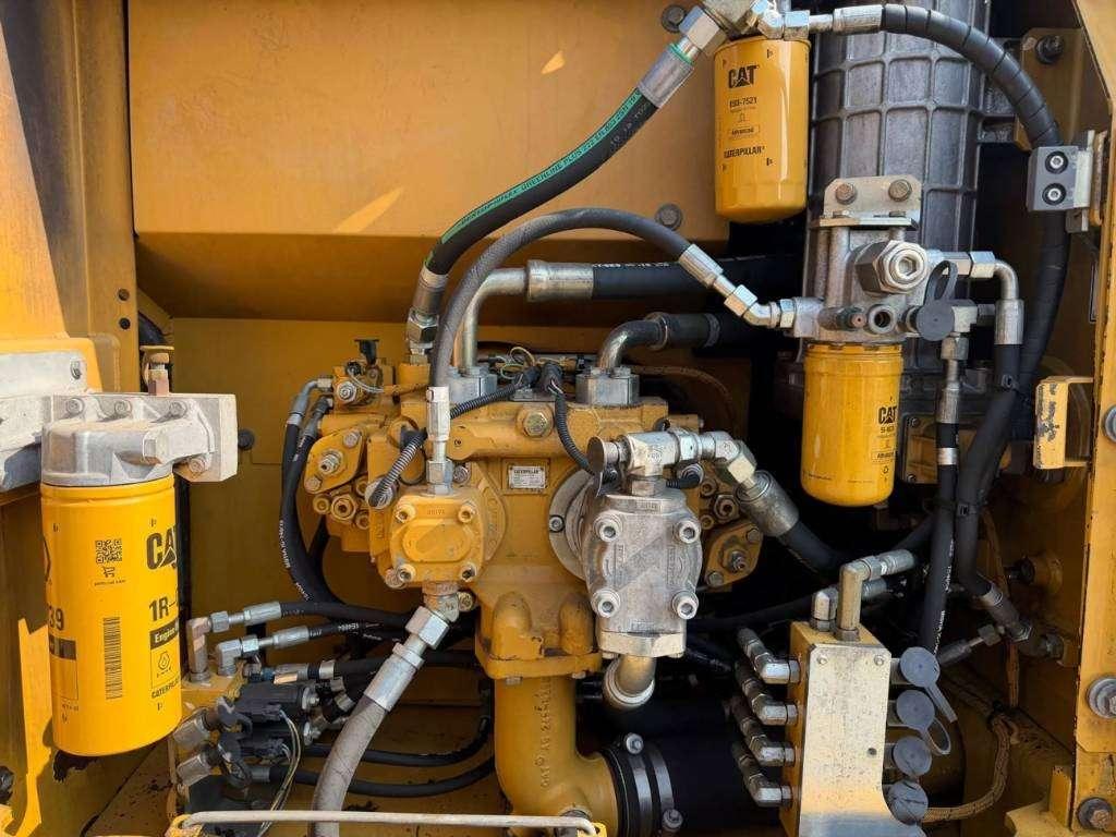 Caterpillar 323 D L Photo 12