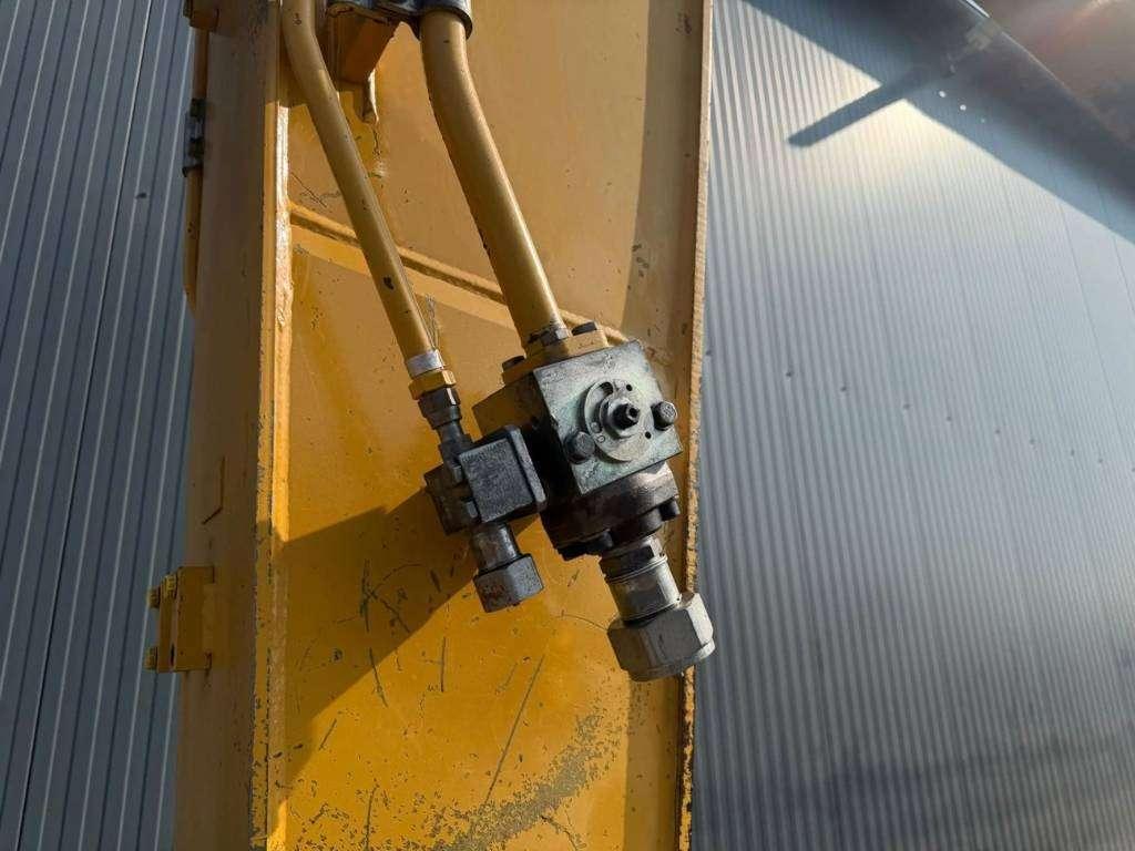 Caterpillar 323 D L Photo 16