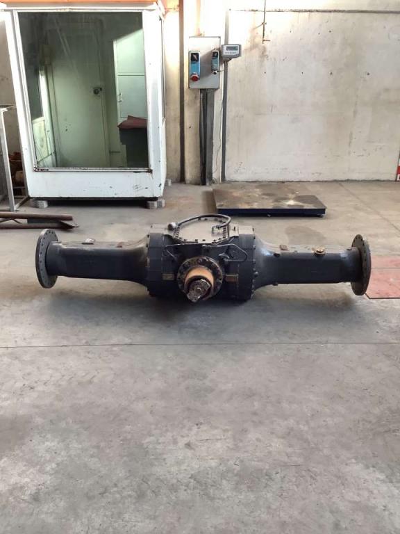 Rear axle for Hitachi ZW250-6 Photo 3