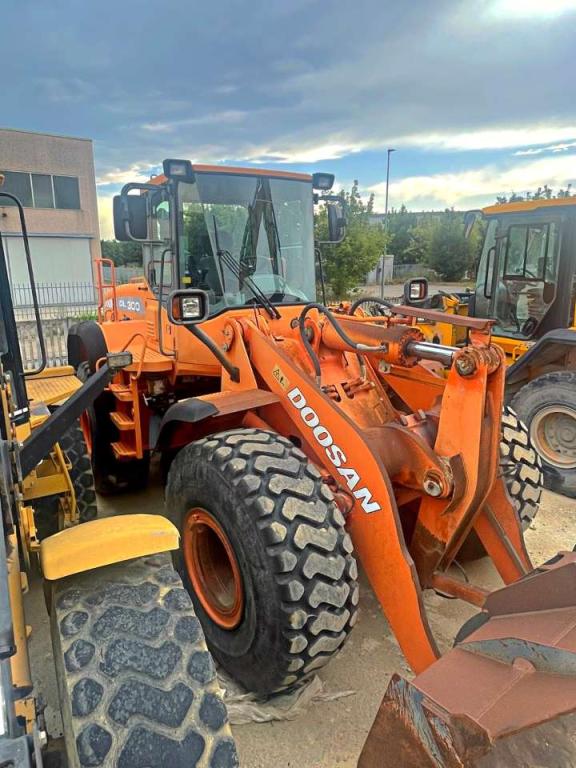 Doosan DL300 Photo 2